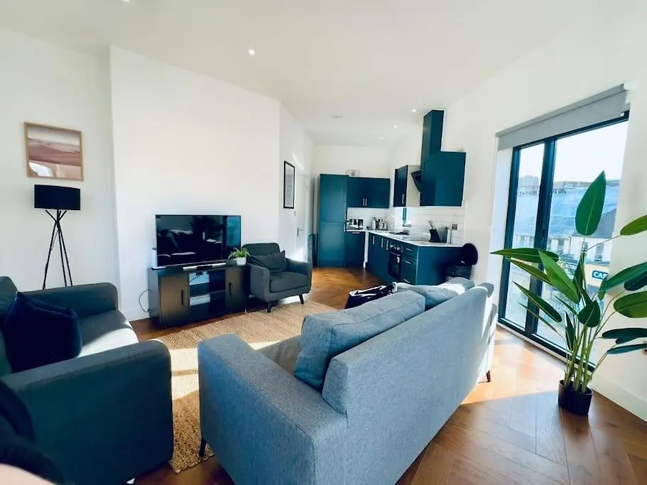 Amazing 2 Bedrooms I Brighton Station I Sleep 6 דירה